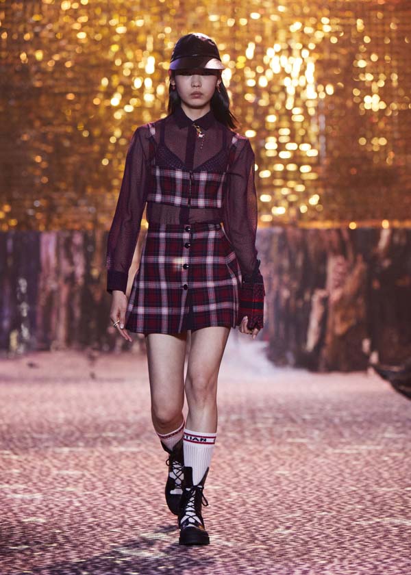 Dior Pre-Fall 2021 koleksiyonunu Şanghay'da sundu