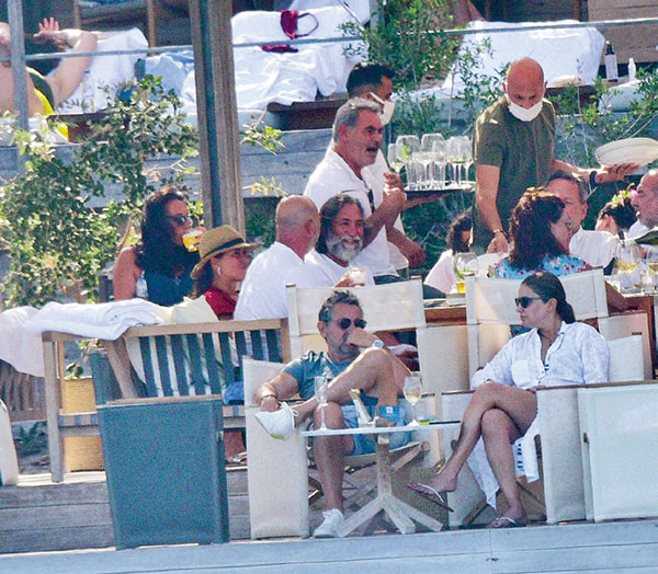 Ege Sahillerinde tatil keyfi