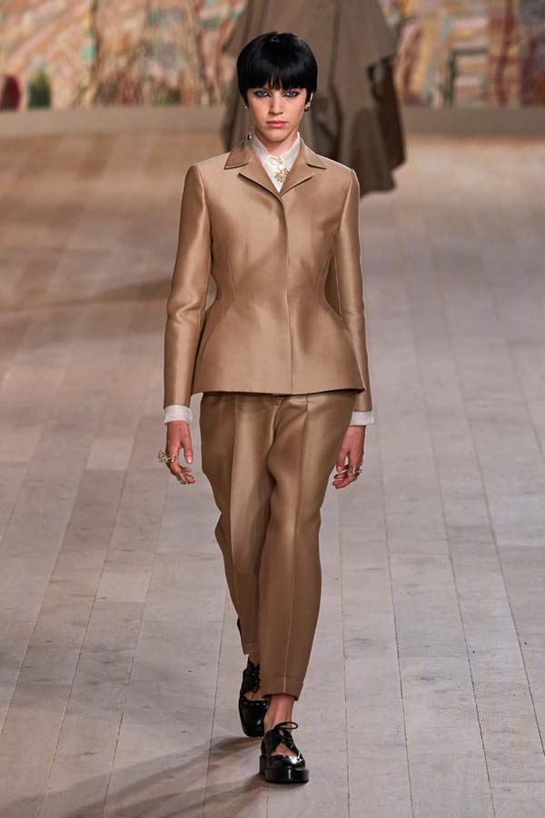 Dior Haute Couture Sonbahar-Kış 2021-2022 koleksiyonu