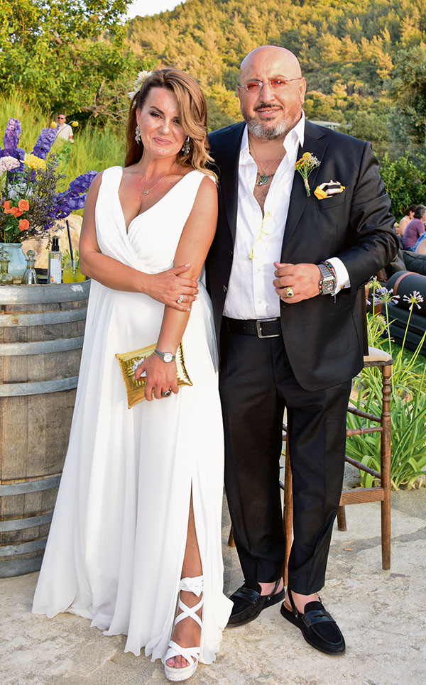 14 yıl sonra yeniden evlendiler