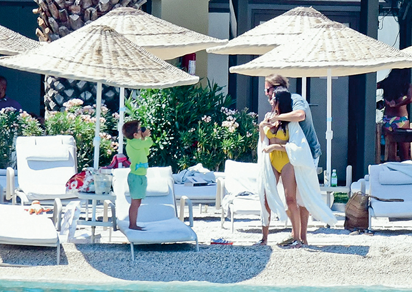 Ege sahillerinde tatile devam