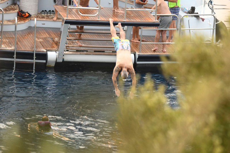 Robbie Williams davetli gelmiş