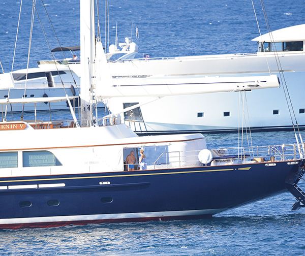 Ege'de tatil hız kesmeden sürüyor