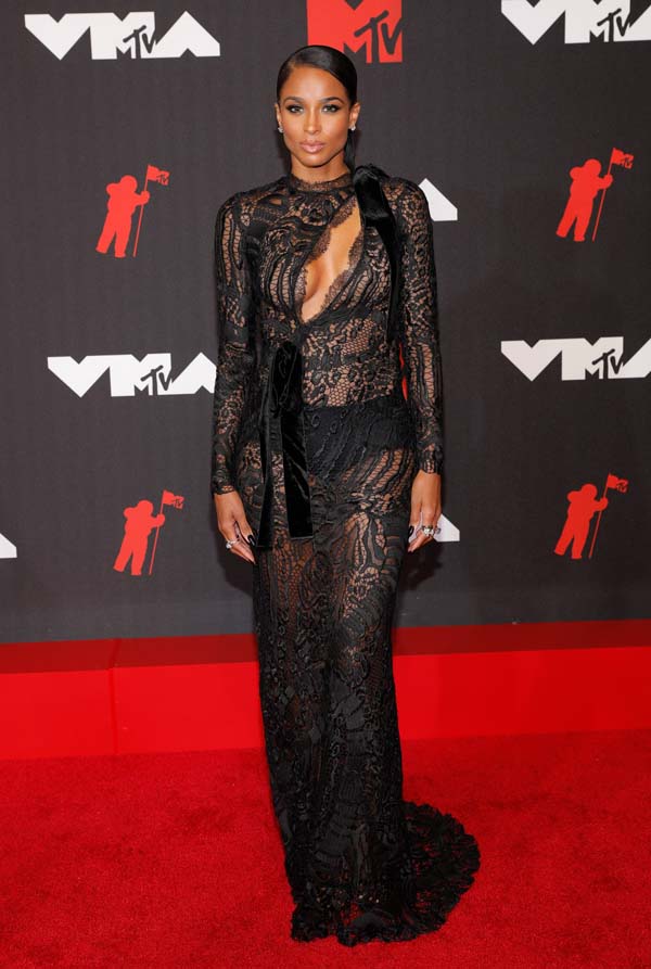 2021 MTV Video Müzik Ödülleri'nde kırmızı halı şıklığı