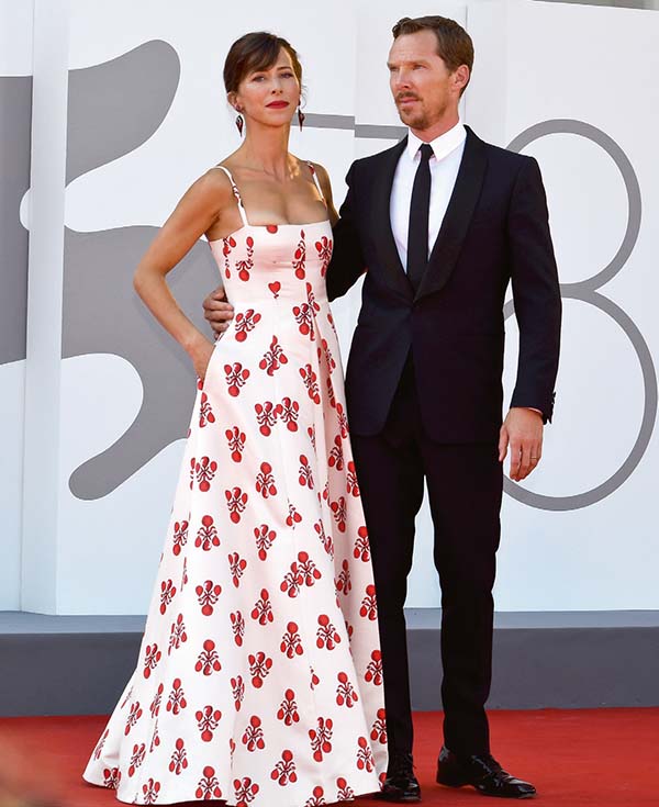 Kırmızı halıda yıldız yağmuru