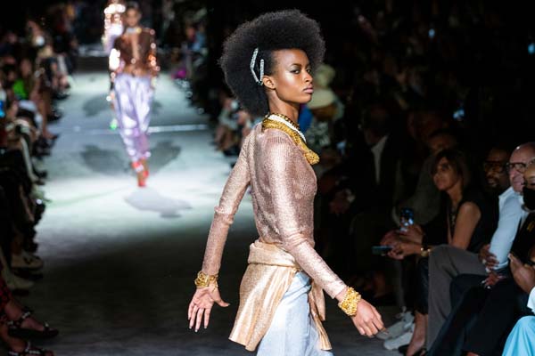 Tom Ford defilesinde dikkat çeken detay!