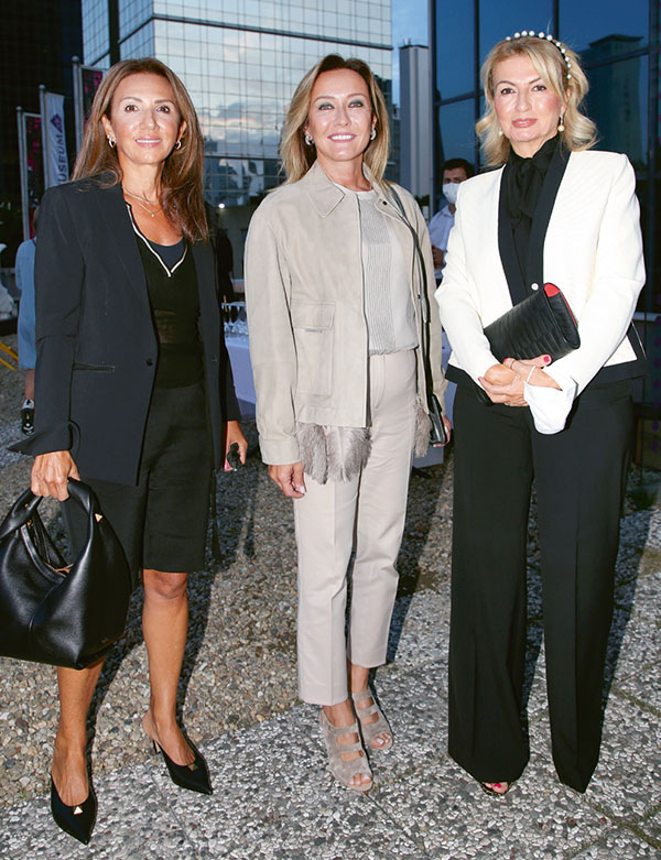 Gençlerin heykelleri terasa çıktı