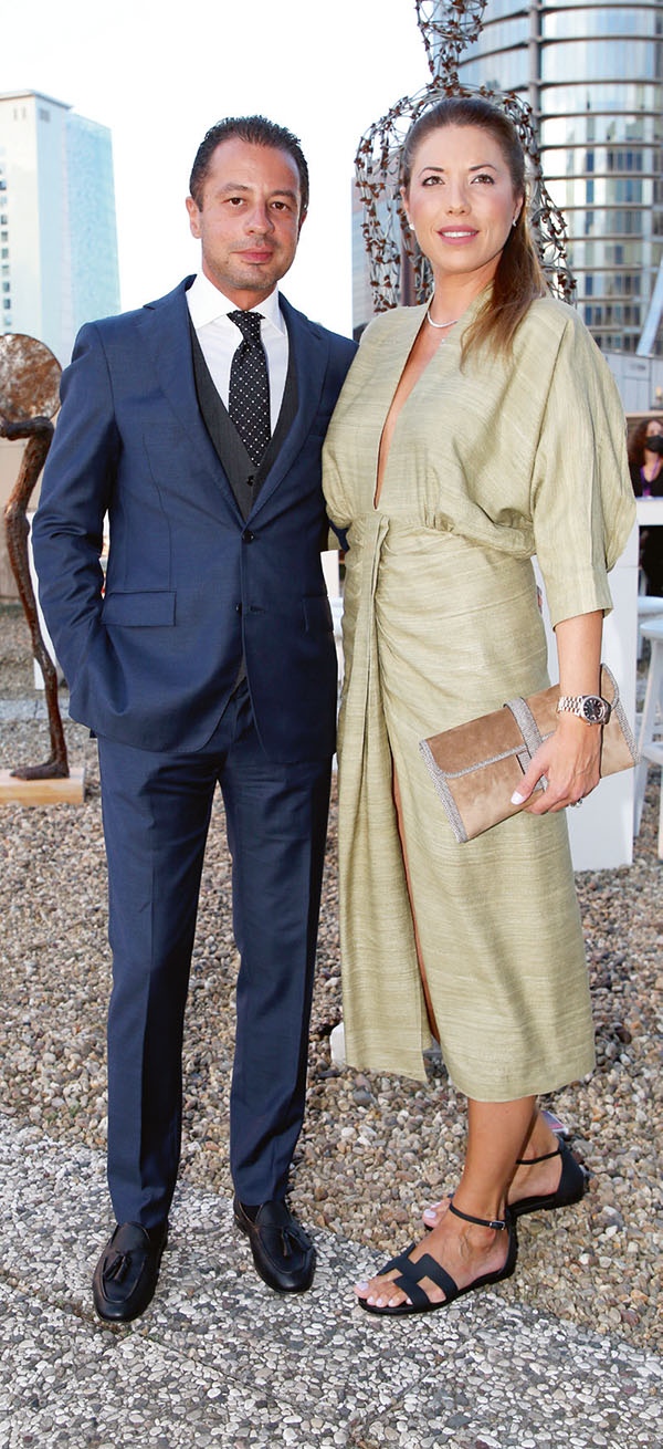 Gençlerin heykelleri terasa çıktı