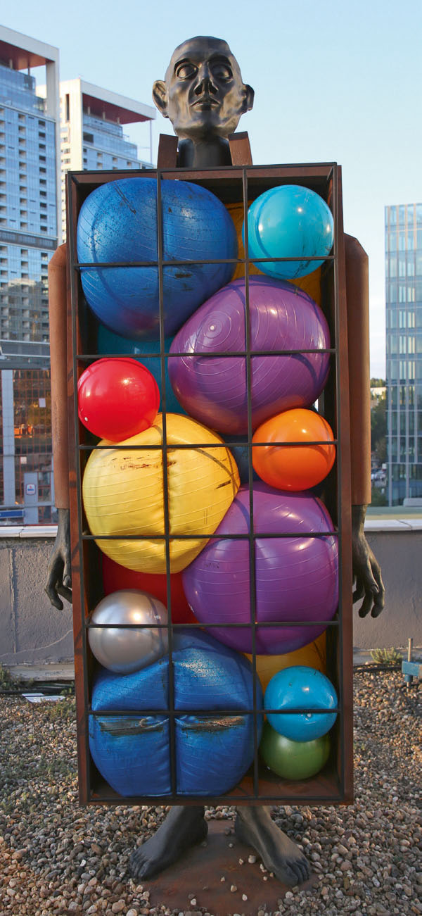 Gençlerin heykelleri terasa çıktı