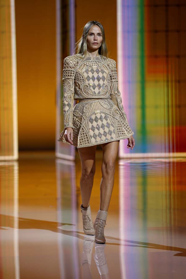 Balmain SS 2022 defilesi