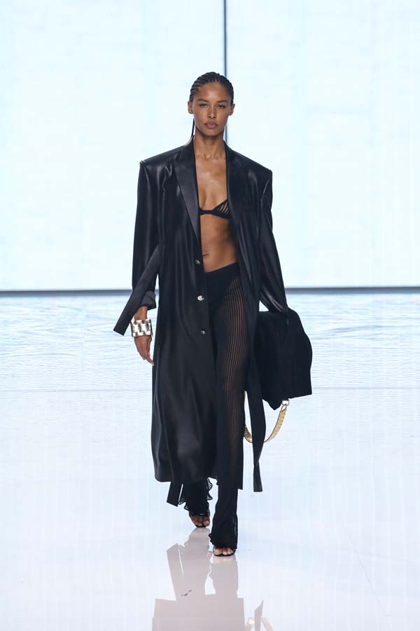 Balmain SS 2022 defilesi