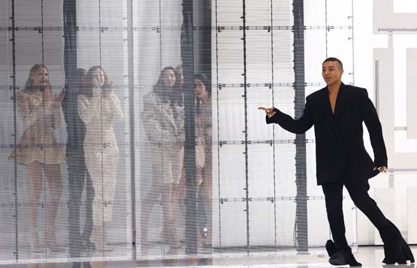 Balmain SS 2022 defilesi