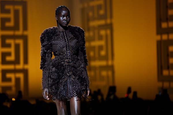 Balmain SS 2022 defilesi