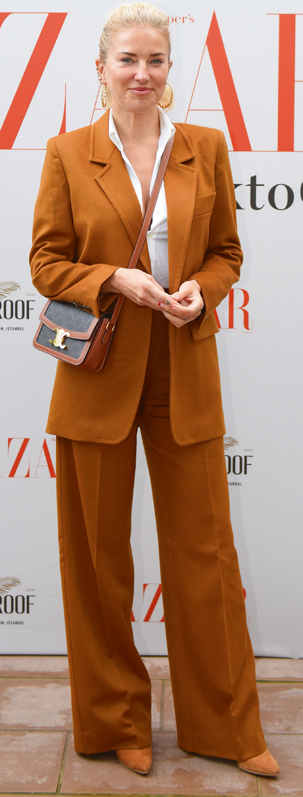 Şehre dönüşe partili kutlama