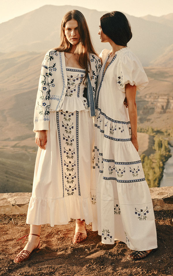 2022 yazı renkli geçecek