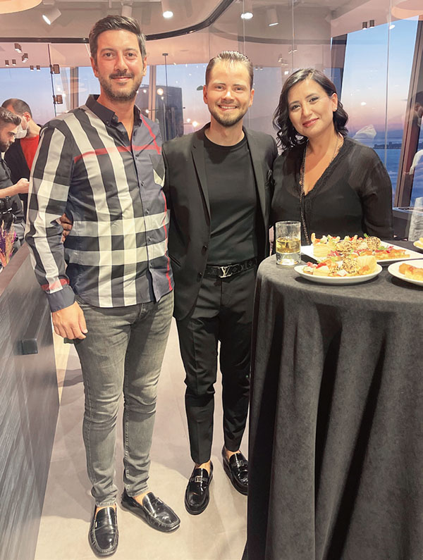 Merakla beklenen kliniği İzmir'de açtı