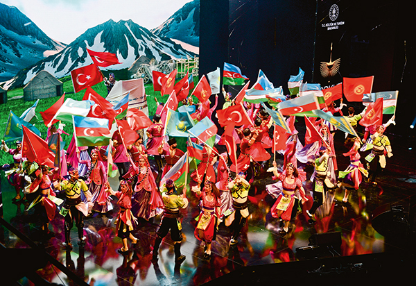 Türk Dünyası'nın Oscar'ı dağıtıldı