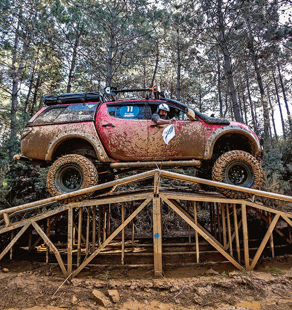 Ünlü isimler şehrin kalbindeki offroad heyecanına ortak oldu