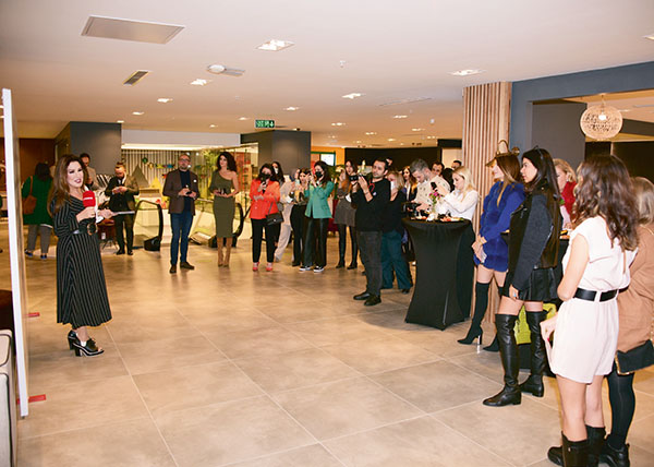 Misafilerini yeni nesil mağazada ağırladı