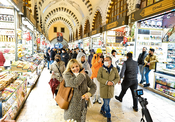 Sirkeci'den Galata'ya tasarım yürüyüşü