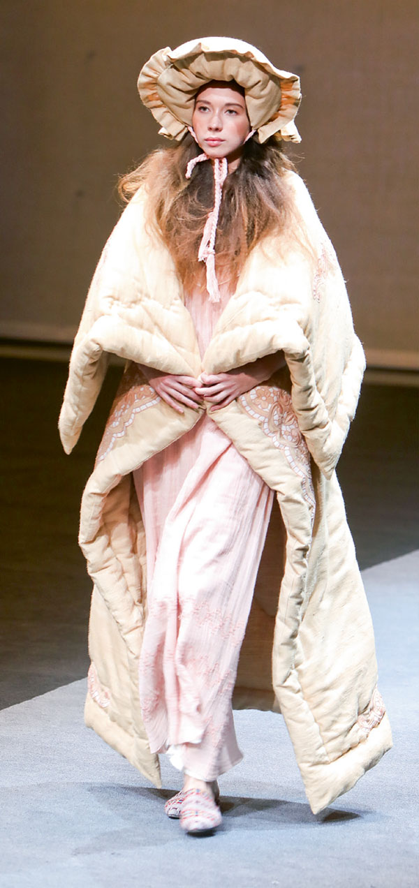 Geleneksel kumaşlarla çağdaş tasarımlar