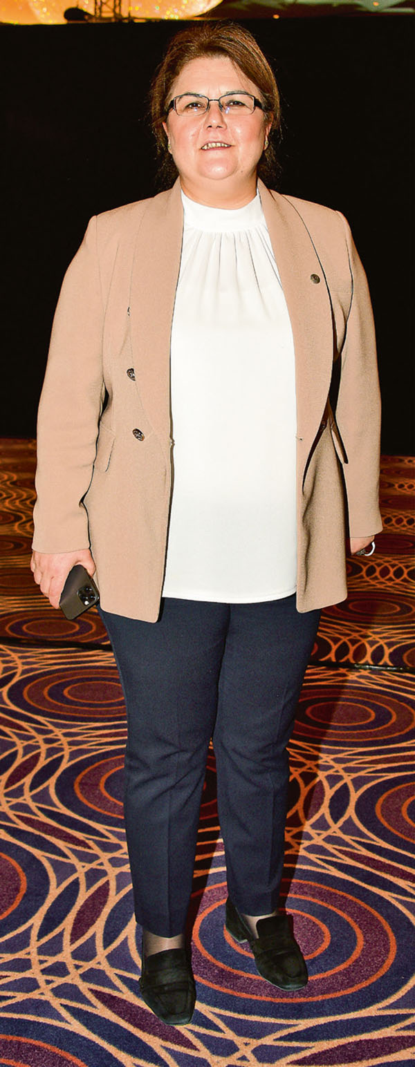 Geleneksel kumaşlarla çağdaş tasarımlar