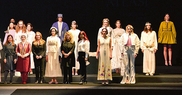 Geleneksel kumaşlarla çağdaş tasarımlar