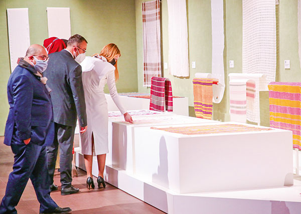 Geleneksel kumaşlarla çağdaş tasarımlar