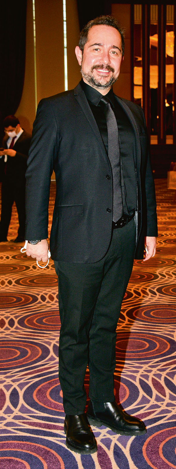 Geleneksel kumaşlarla çağdaş tasarımlar