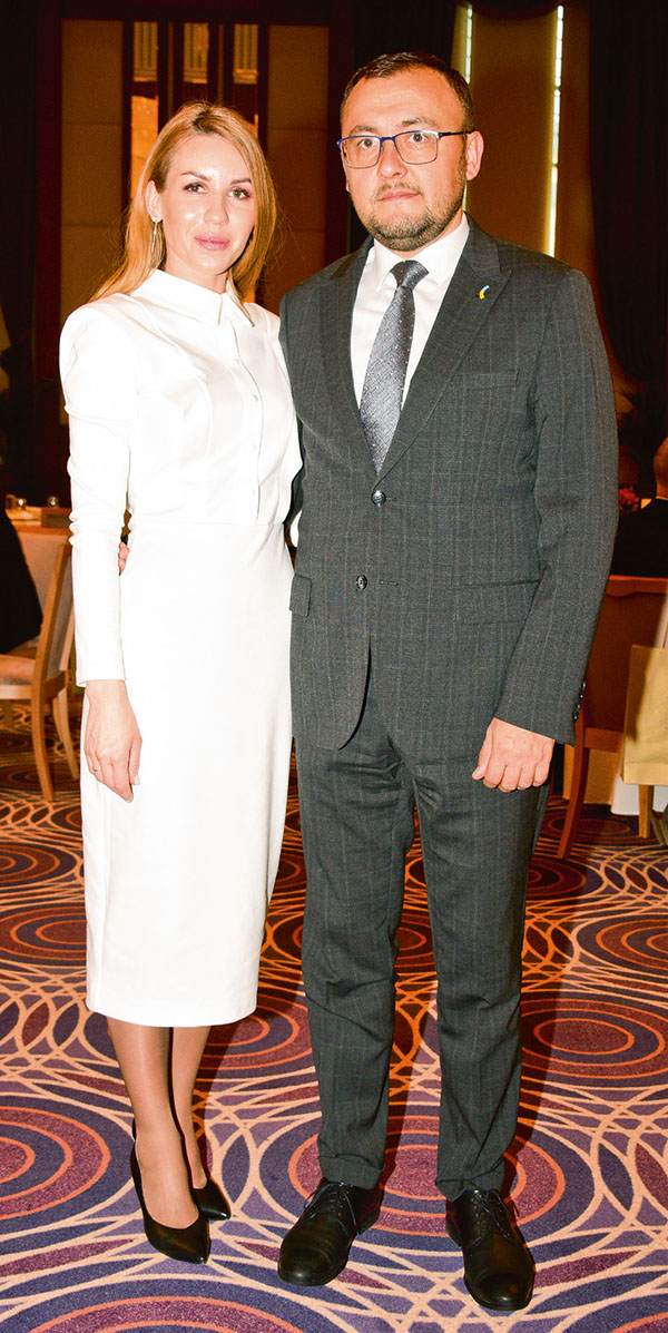 Geleneksel kumaşlarla çağdaş tasarımlar