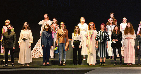 Geleneksel kumaşlarla çağdaş tasarımlar