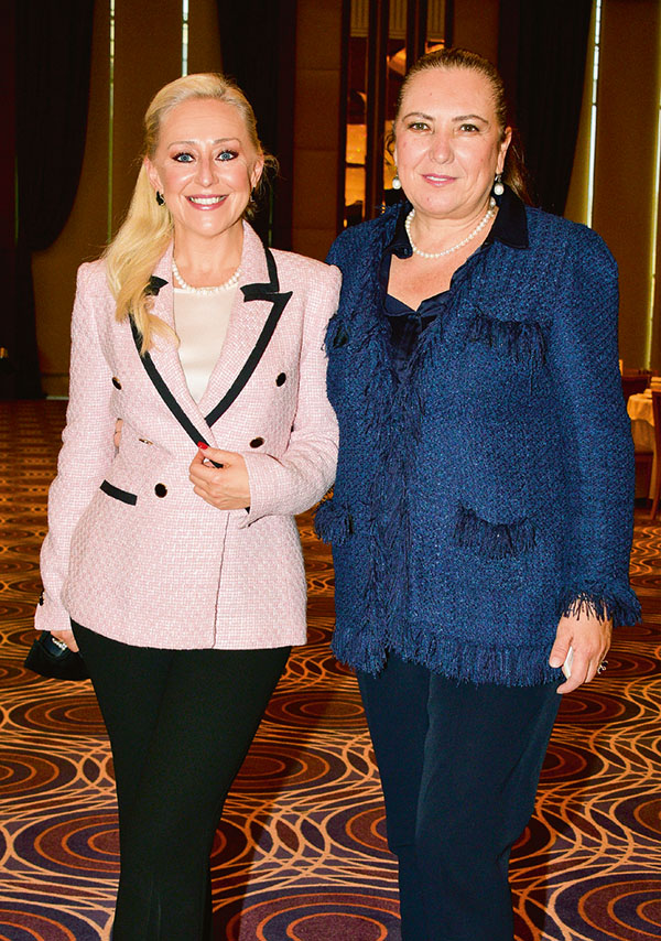 Geleneksel kumaşlarla çağdaş tasarımlar