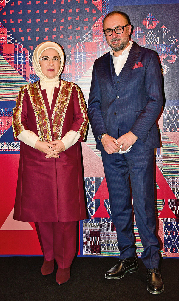 Geleneksel kumaşlarla çağdaş tasarımlar