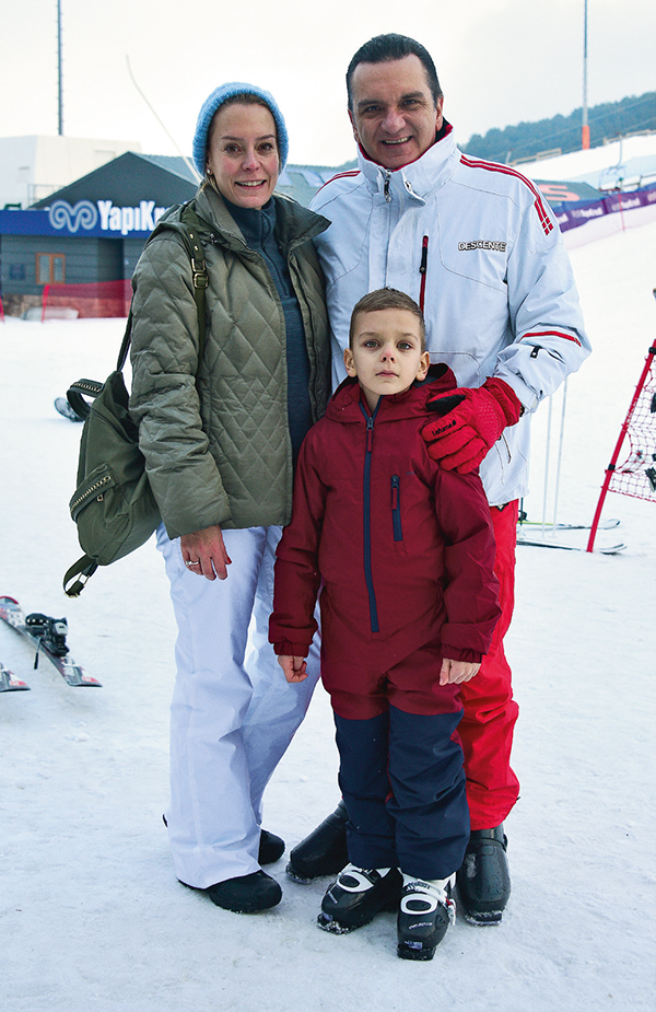 Ünlüler zirvede tatilin keyfini çıkardı