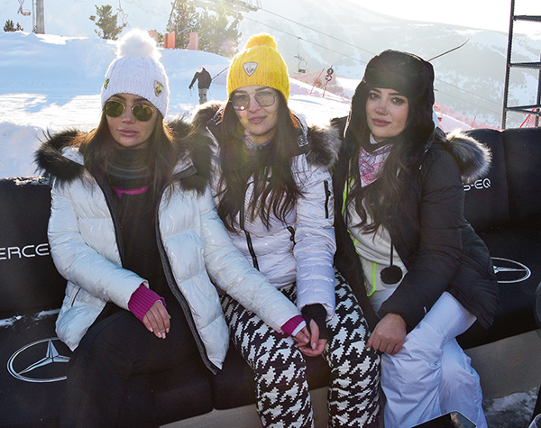 Ünlüler zirvede tatilin keyfini çıkardı