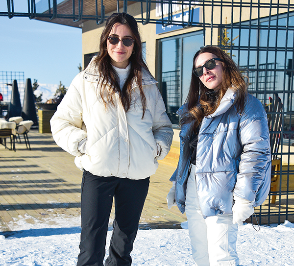 Ünlüler zirvede tatilin keyfini çıkardı