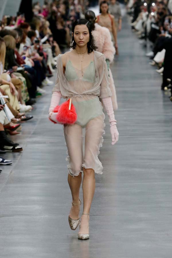 FENDI Sonbahar- Kış 2022 defilesi