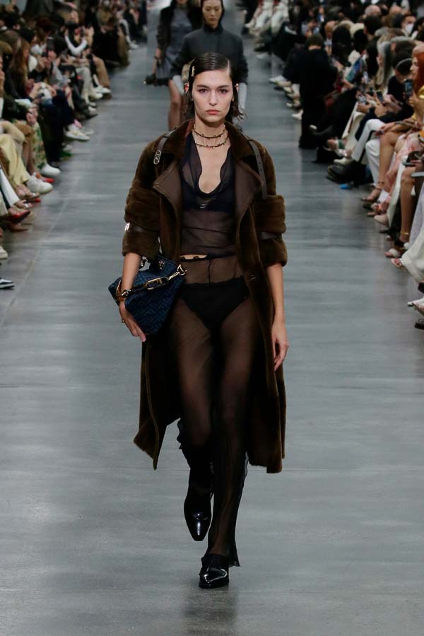 FENDI Sonbahar- Kış 2022 defilesi