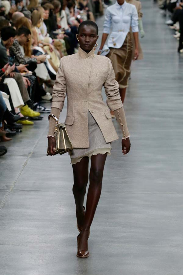 FENDI Sonbahar- Kış 2022 defilesi