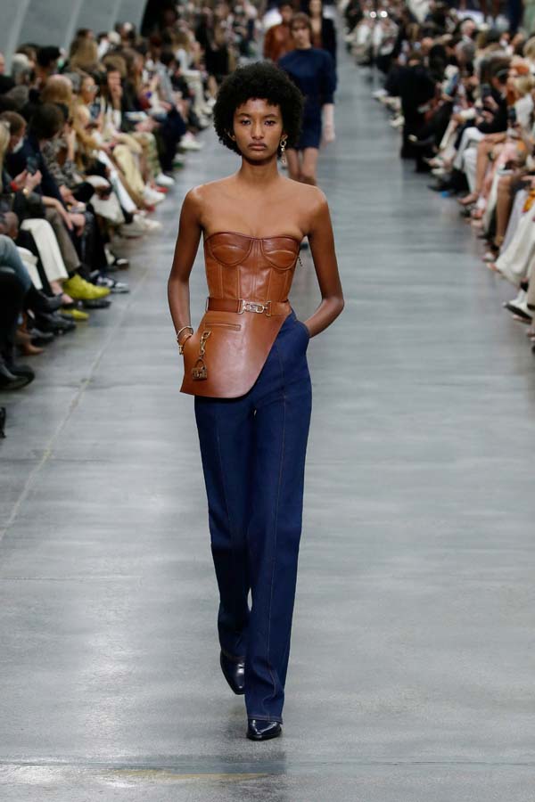 FENDI Sonbahar- Kış 2022 defilesi