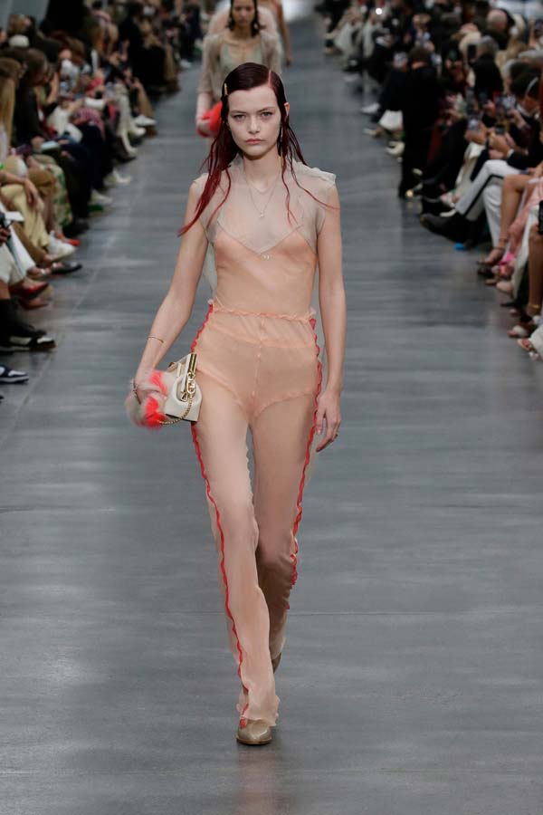 FENDI Sonbahar- Kış 2022 defilesi