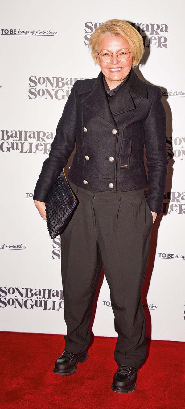 Fasıllı ve kebaplı tiyatro oyunu perde açtı