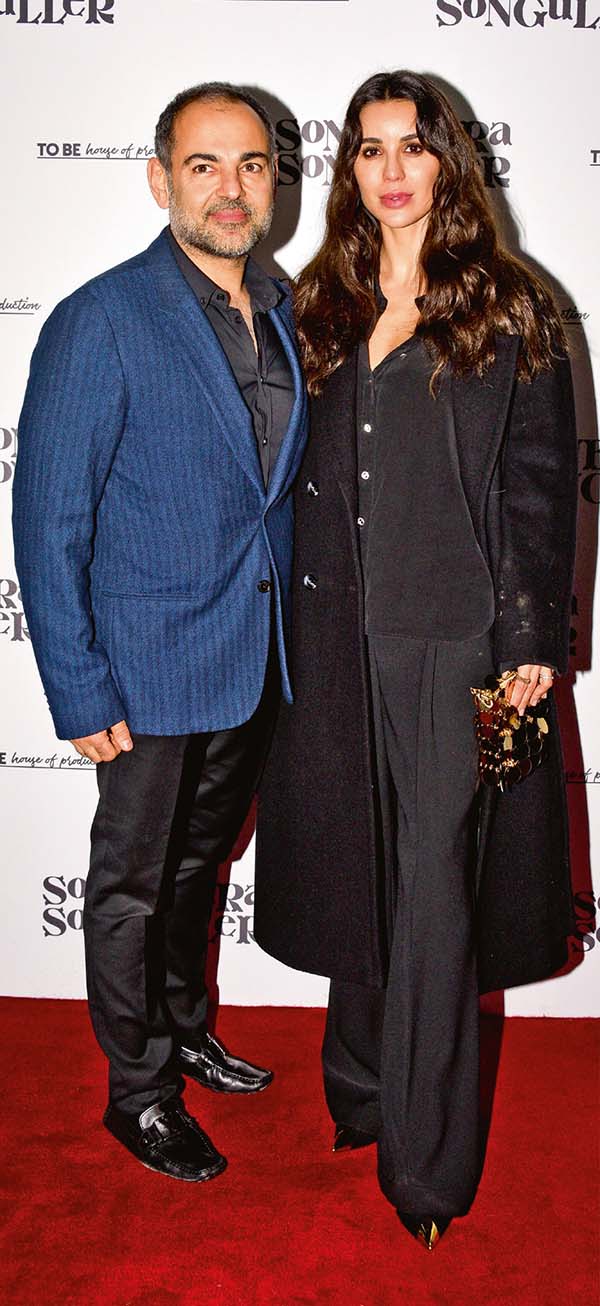 Fasıllı ve kebaplı tiyatro oyunu perde açtı