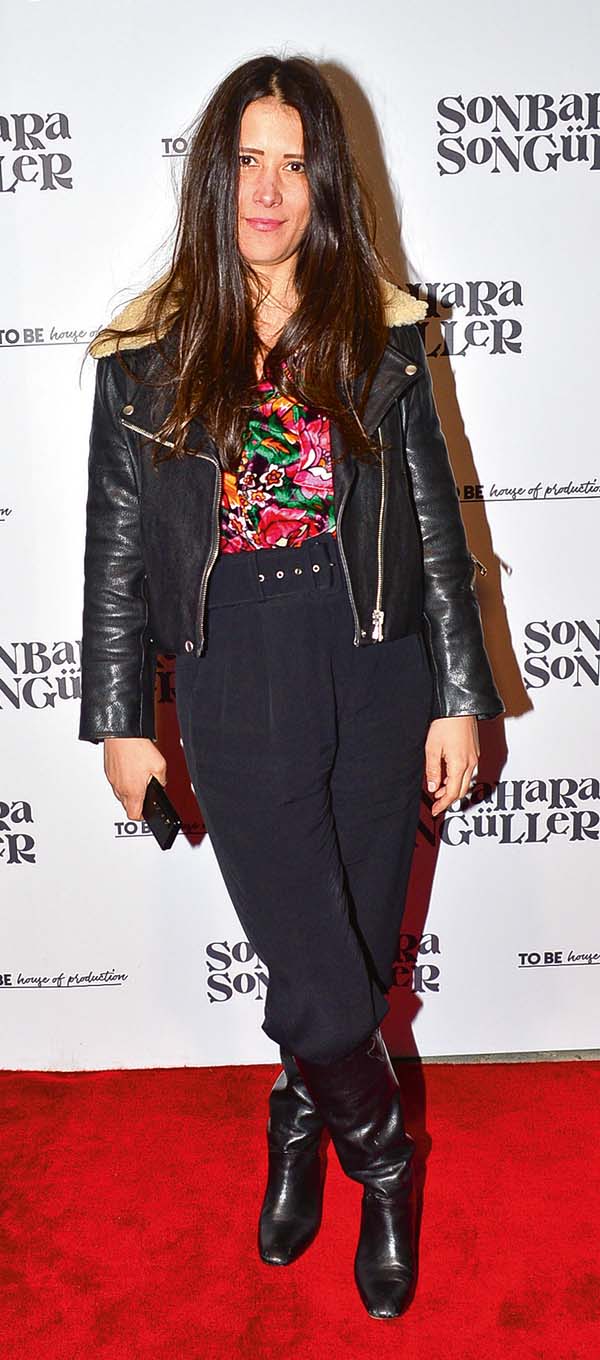 Fasıllı ve kebaplı tiyatro oyunu perde açtı