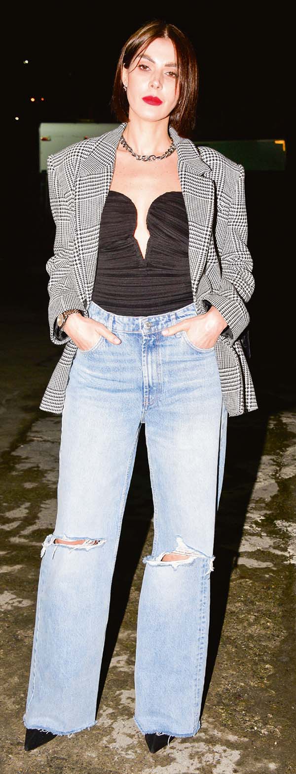 Fasıllı ve kebaplı tiyatro oyunu perde açtı