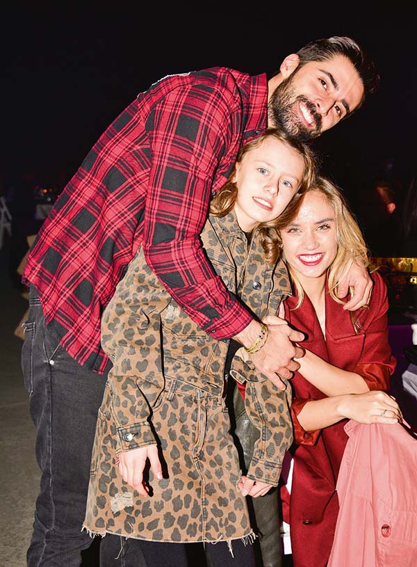 Fasıllı ve kebaplı tiyatro oyunu perde açtı