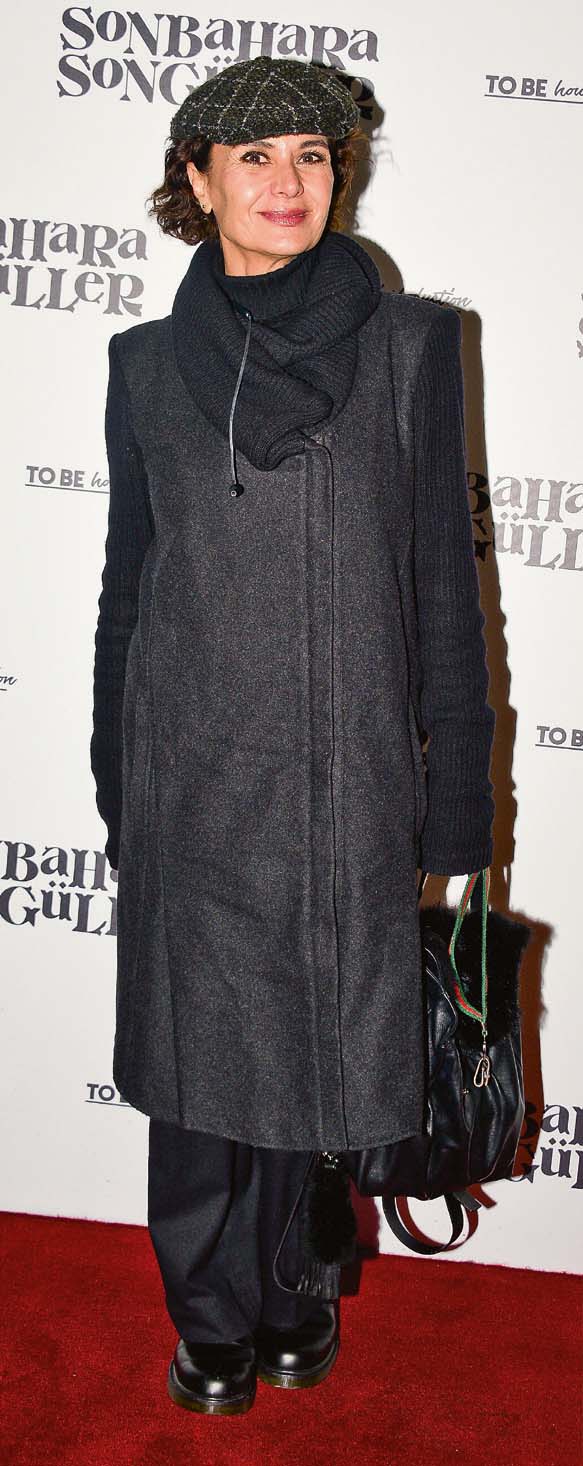 Fasıllı ve kebaplı tiyatro oyunu perde açtı