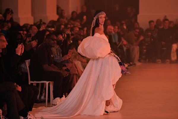 Off-White 2022-23 Sonbahar/Kış koleksiyonu