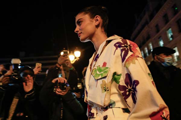 Off-White 2022-23 Sonbahar/Kış koleksiyonu