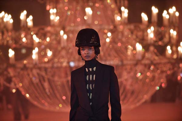 Off-White 2022-23 Sonbahar/Kış koleksiyonu